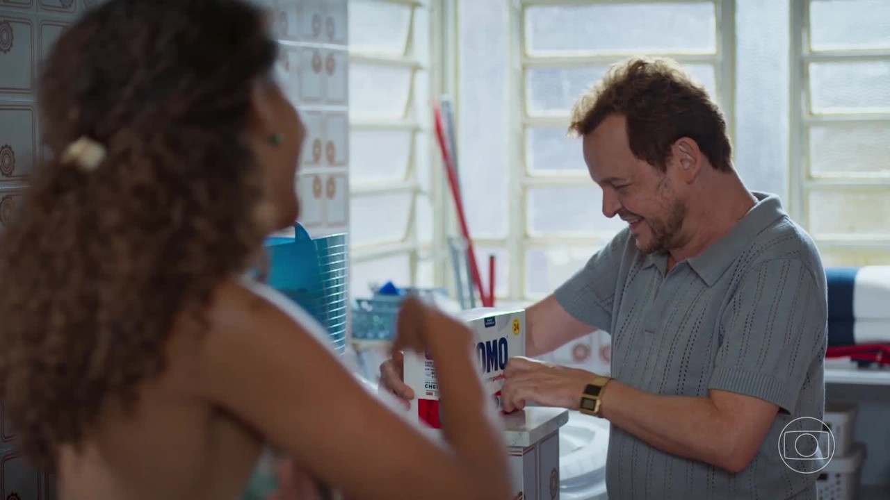 Poliana recomenda novo OMO Lavagem Perfeita à Raquel: “10x mais poder”