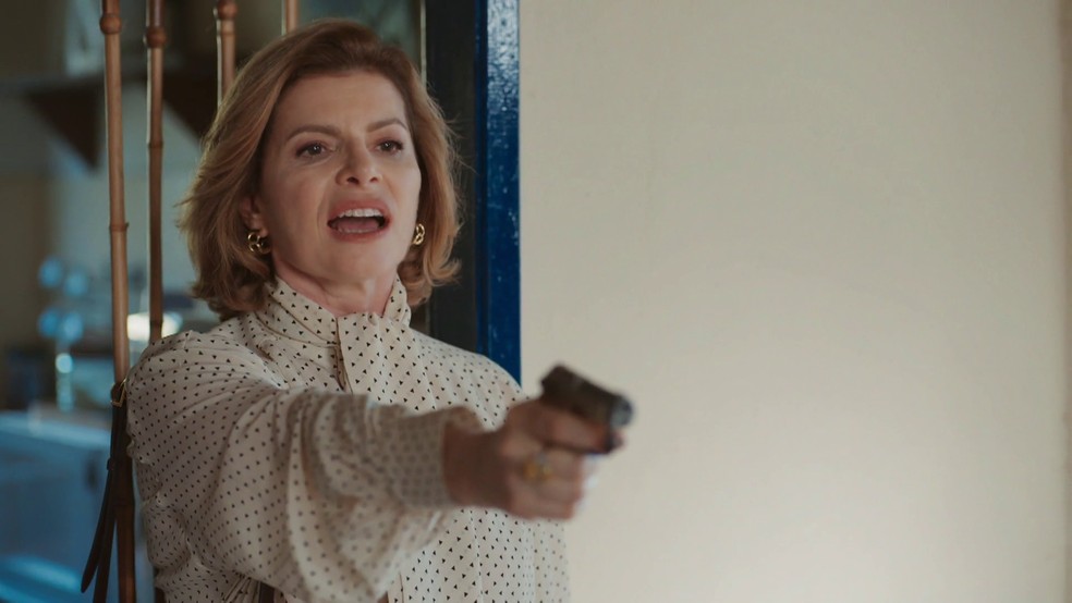 Odete atira contra Ana Clara em Vale Tudo — Foto: Globo