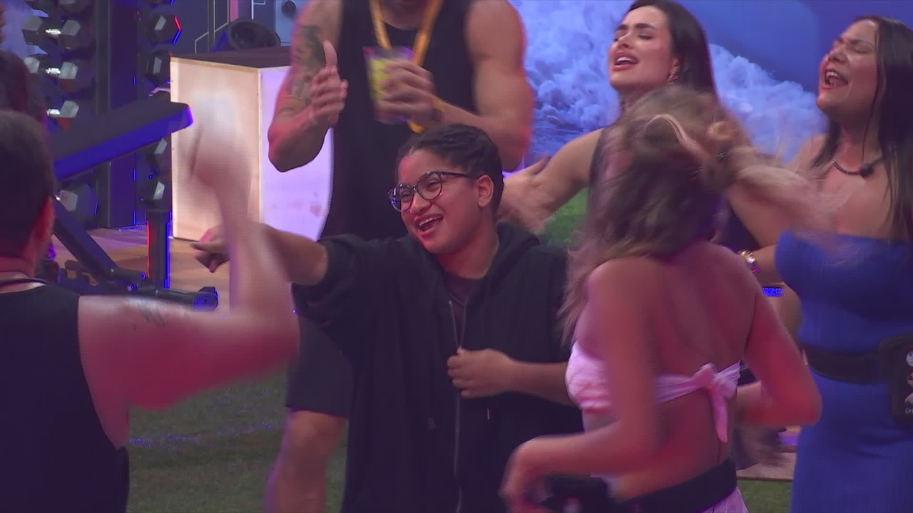 Milena completa desafio do Barrado no Baile e entra na Festa do Líder com música do RBD