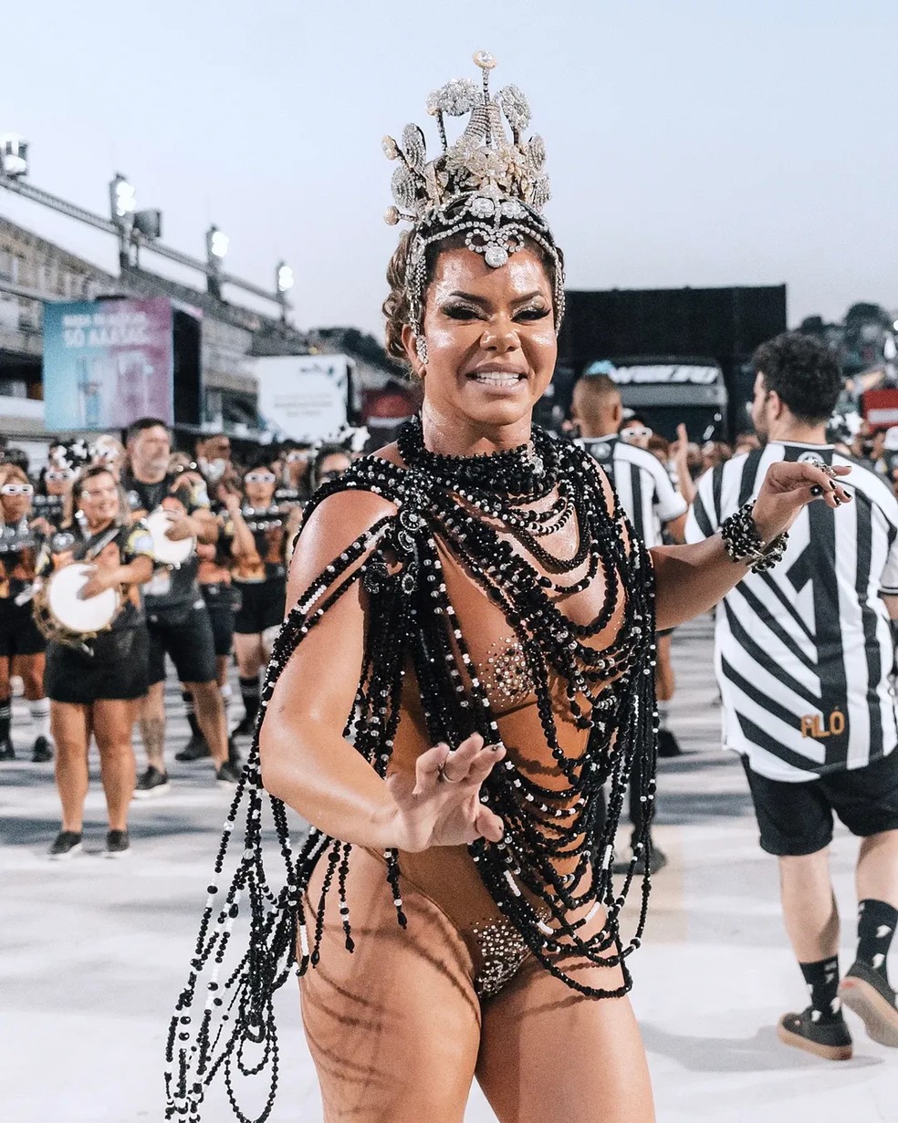 Rainha de bateria da Botafogo Samba Clube, Malu Torres — Foto: @osjobsdecintiamello