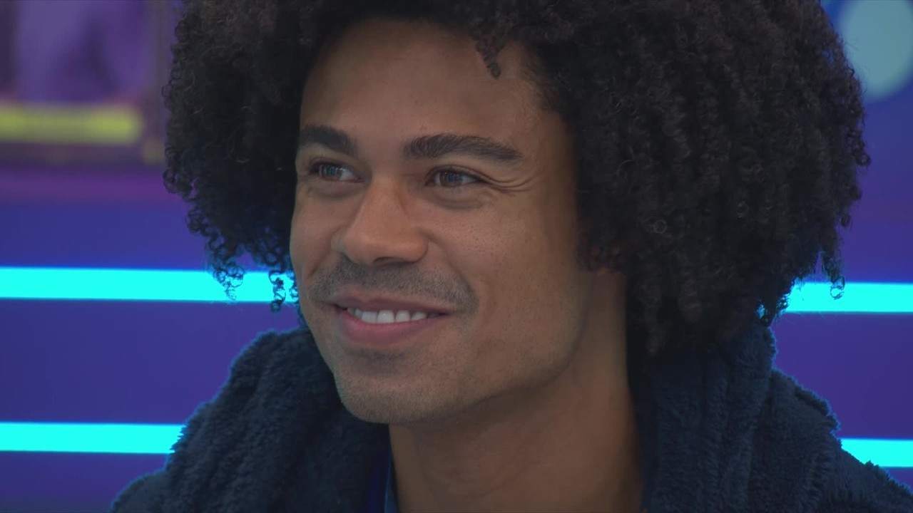 Breno se emociona com recado de familiares no Presente do Anjo:' Saudade delas'