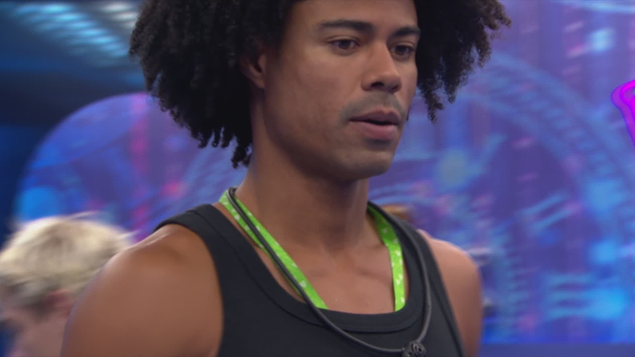 Breno alfineta Ana Paula Renault por interromper conversa após sua chegada: 'Já está jogando veneno?'