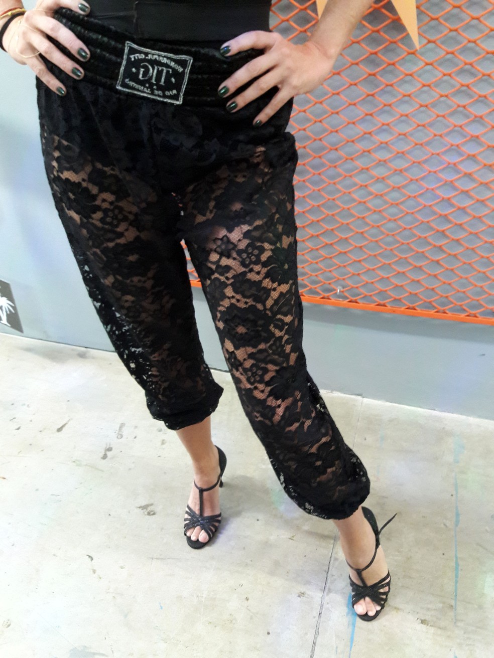 Calça de renda transparente online