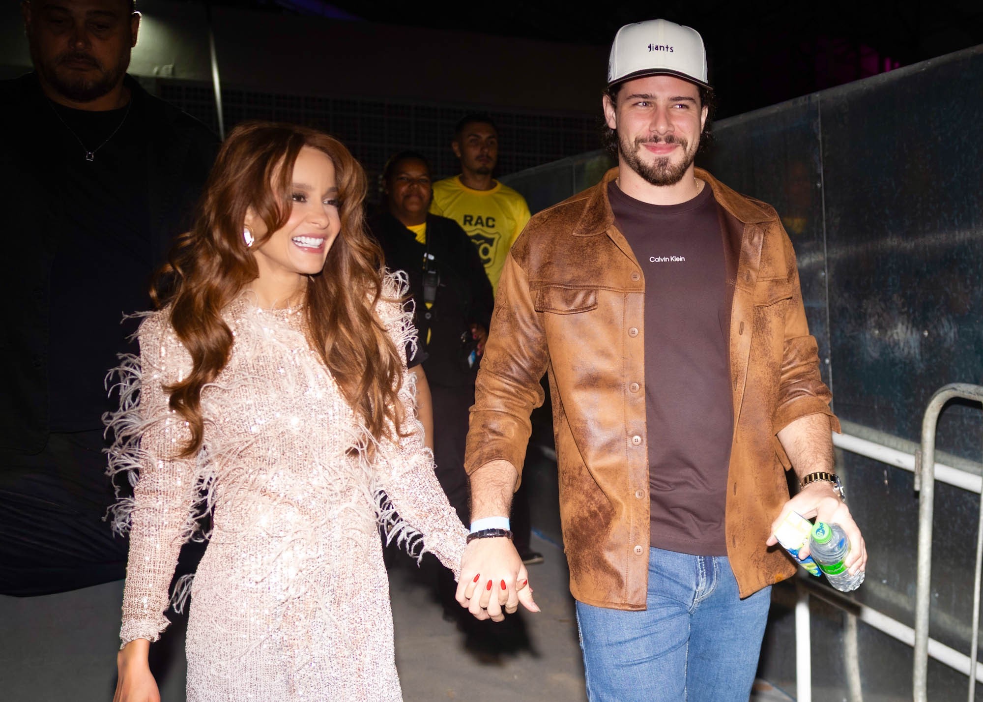 De mãos dadas, Maiara e Felipe Cavalliere fazem primeira aparição pública após assumirem affair