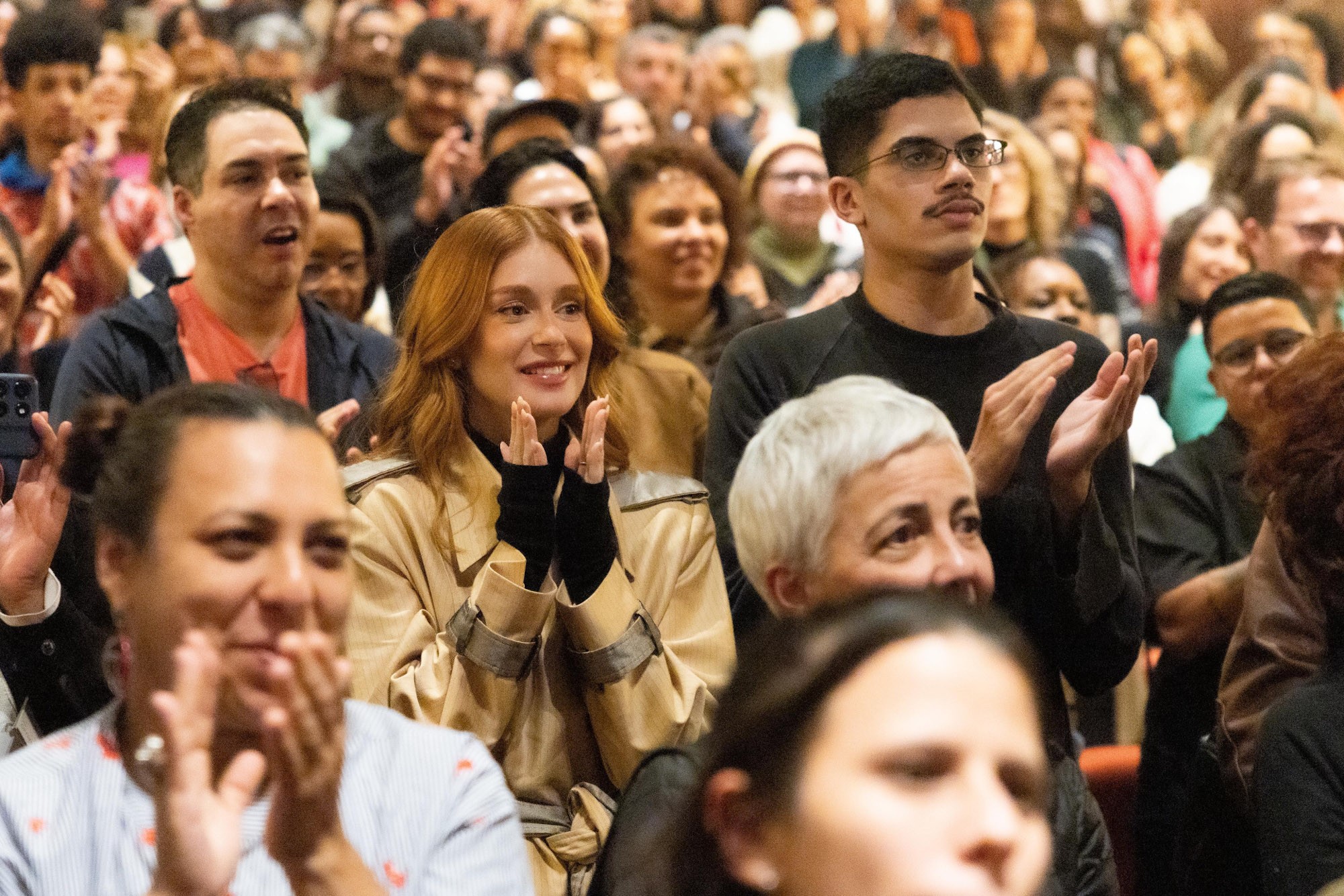 Marina Ruy Barbosa prestigia Taís Araujo no teatro
