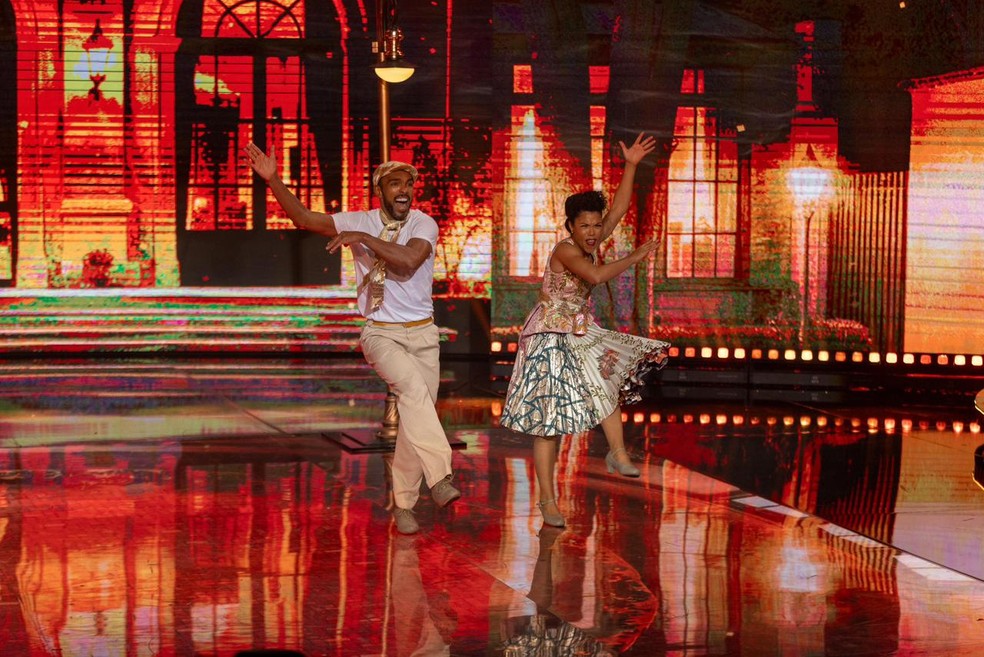Richarlyson e Monique Santos na Dança dos Famosos — Foto: Beatriz Damy/Globo