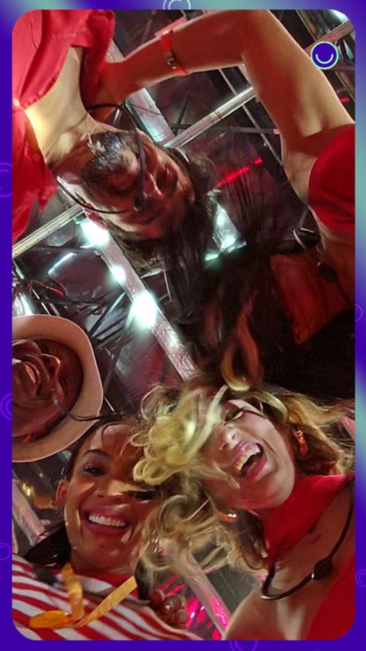 Milena registra sisters durante festa: 'Tramando um Paredão com a Líder'