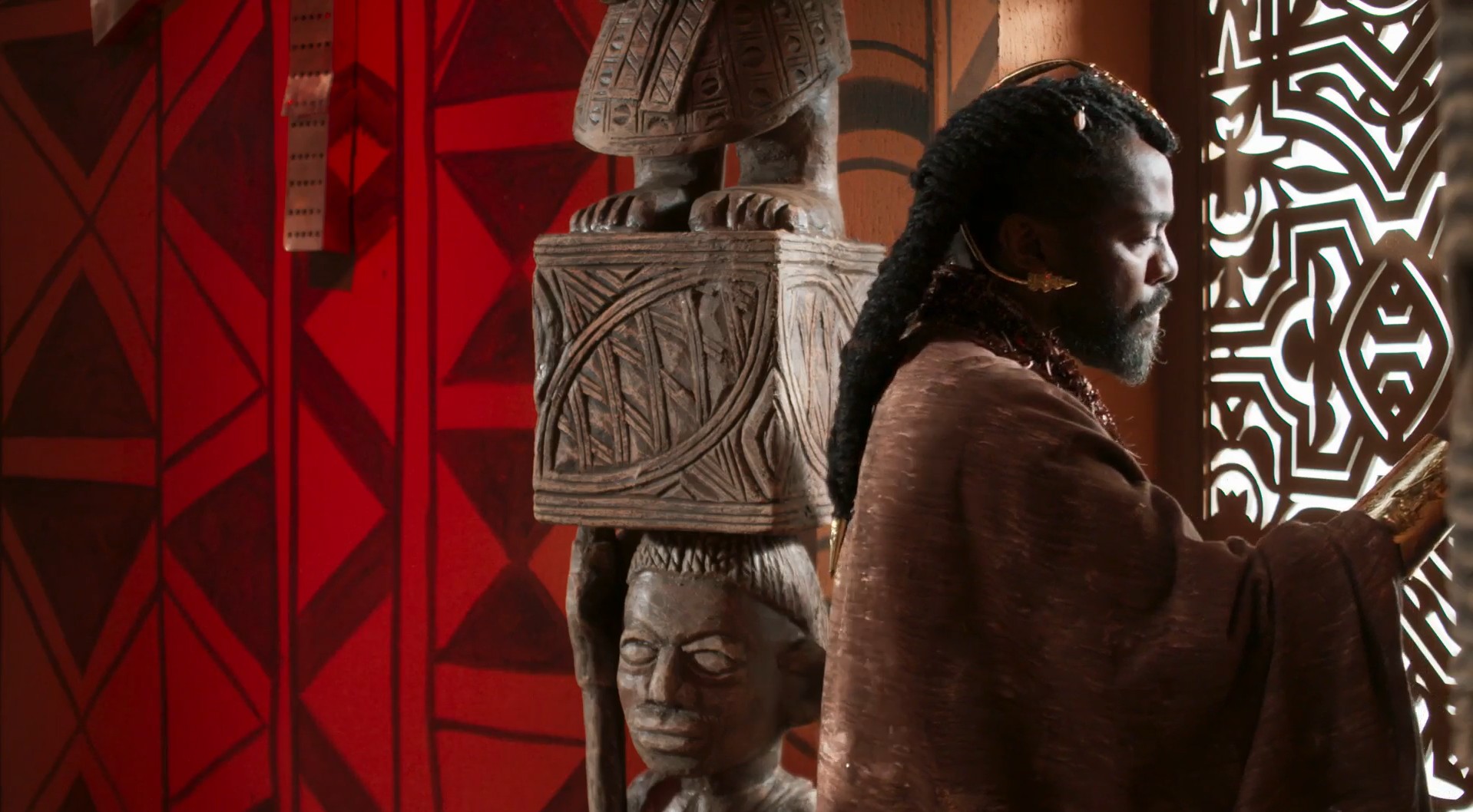 A Nobreza do Amor: Jendal flagra cena e coloca lealdade de Dumi em xeque