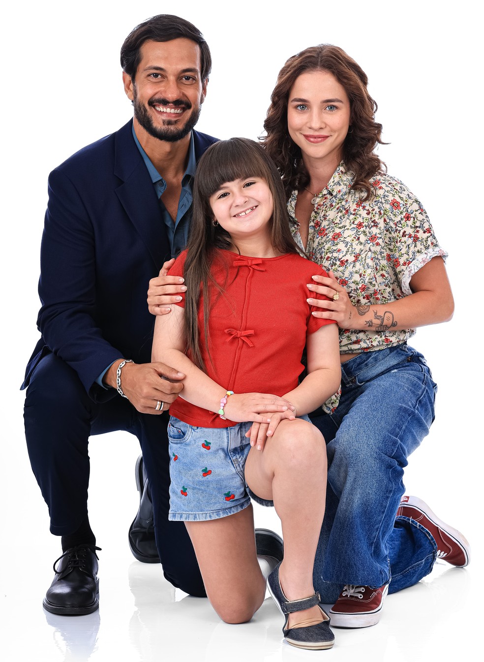 Fernando (Raphael Vianna), Eduarda (Juju Teófilo) e Carolina (Laryssa Ayres) — Foto: Ricardo Bufolin/Globoplay