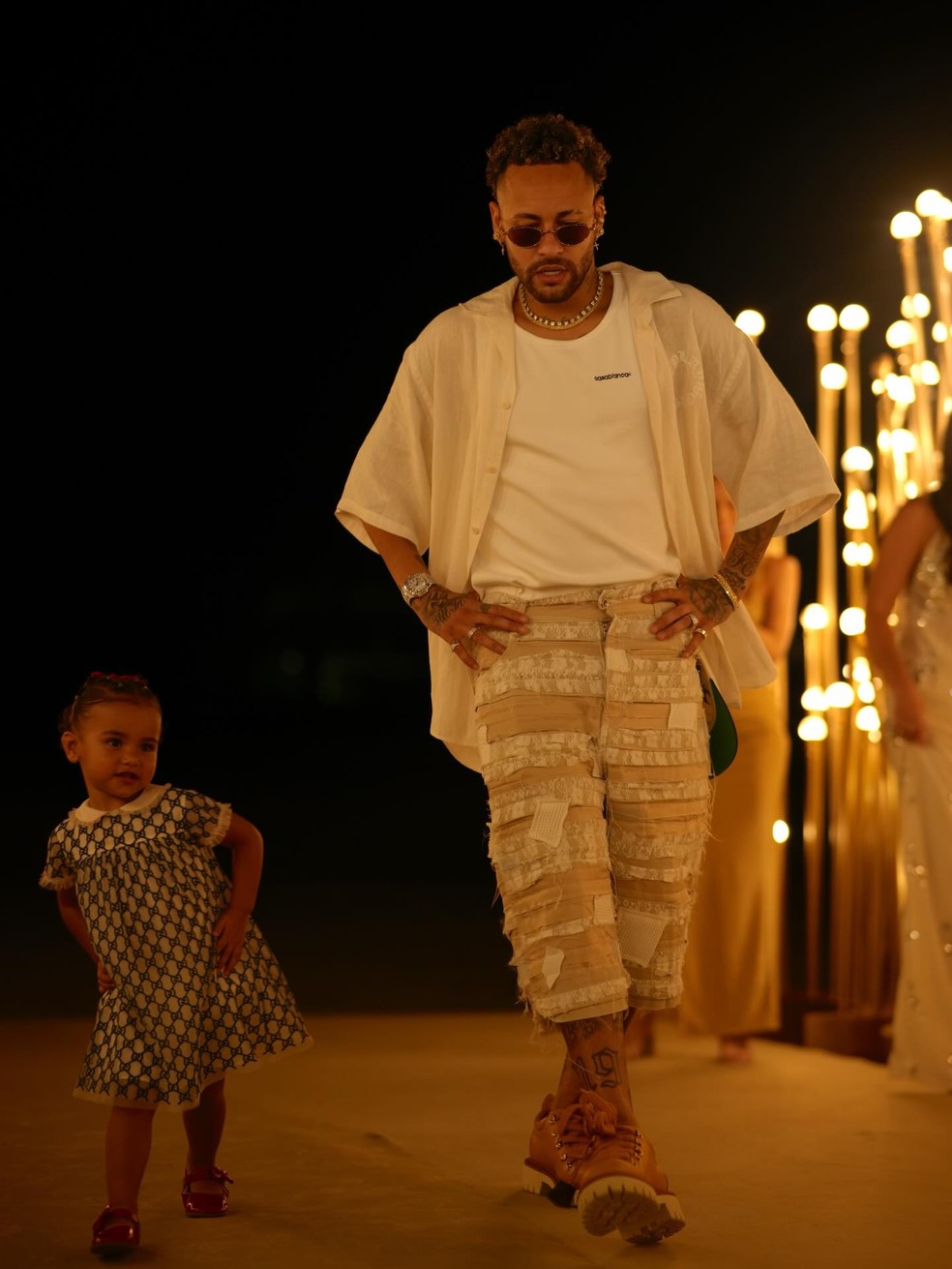 Neymar 'desfila' com a filha Mavie em sua festa de Réveillon — Foto: Reprodução/Instagram