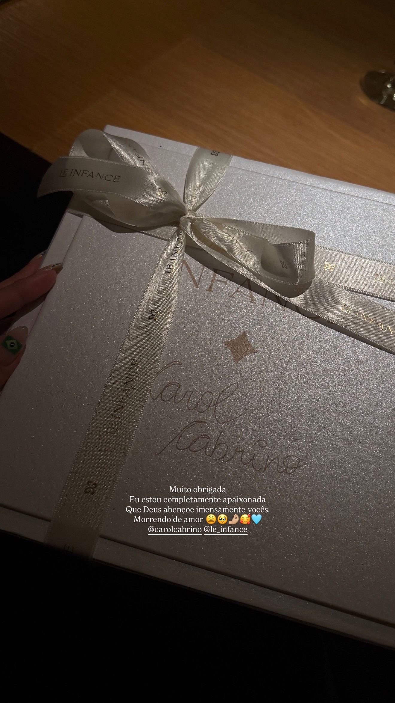 Esposa de Marquinhos, Carol Cabrino presenteia bebê de Gabriely Miranda e Endrick: 'Morrendo de amor'