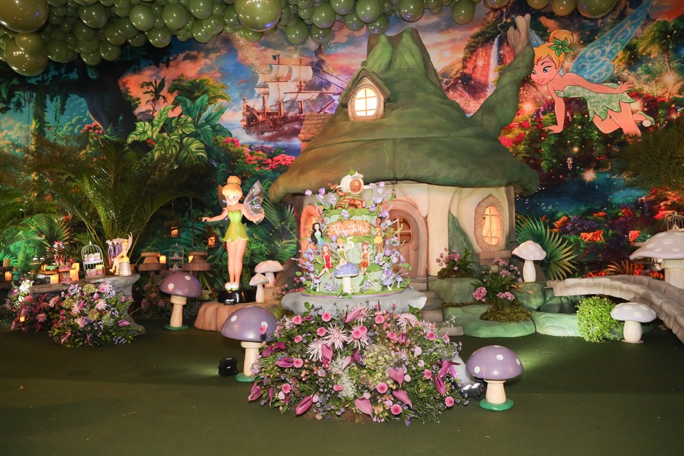 Mesa do bolo Vicky Justus — Foto: Lucas Ramos / Brazil News