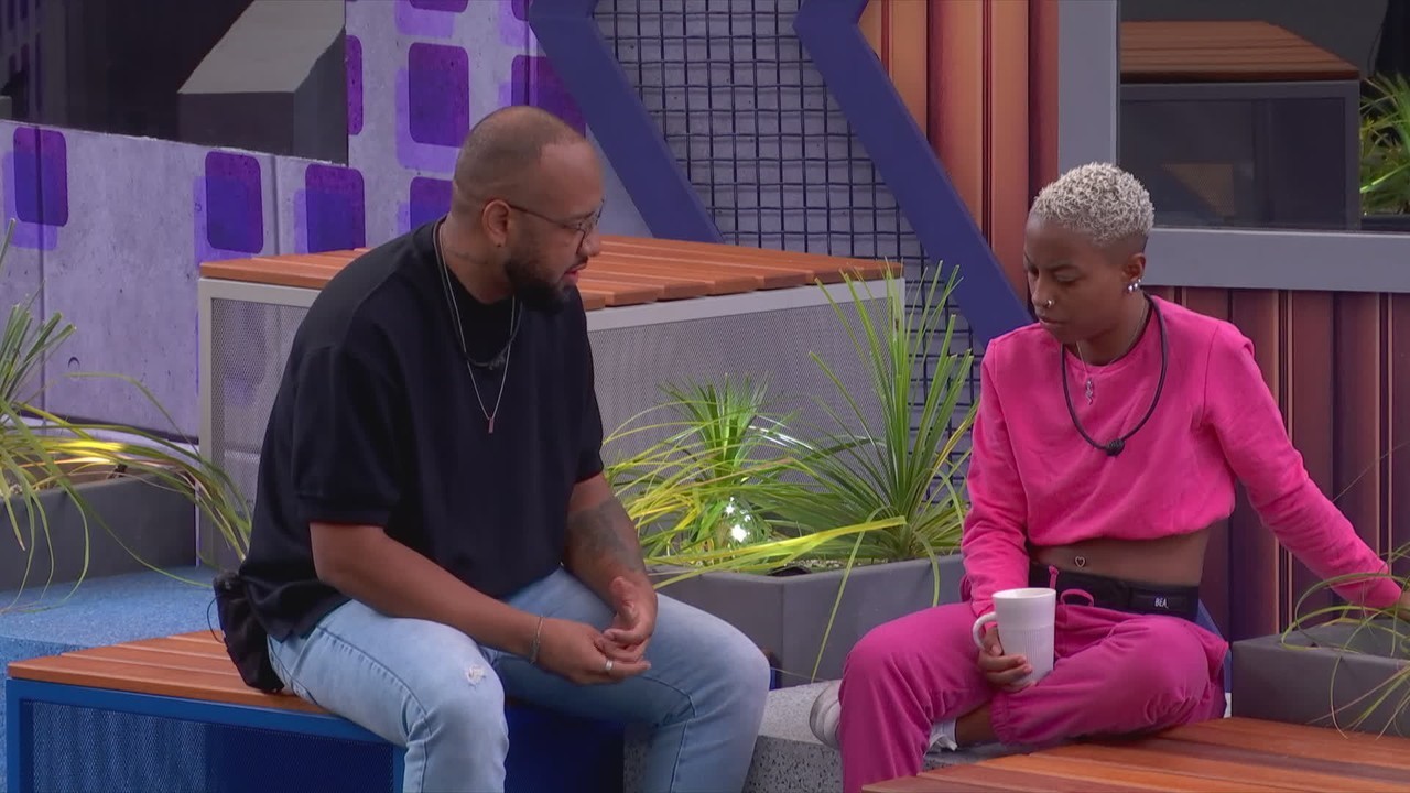 Sudário consola Bea no Estrela da Casa: 'Você é incrível, não duvide'