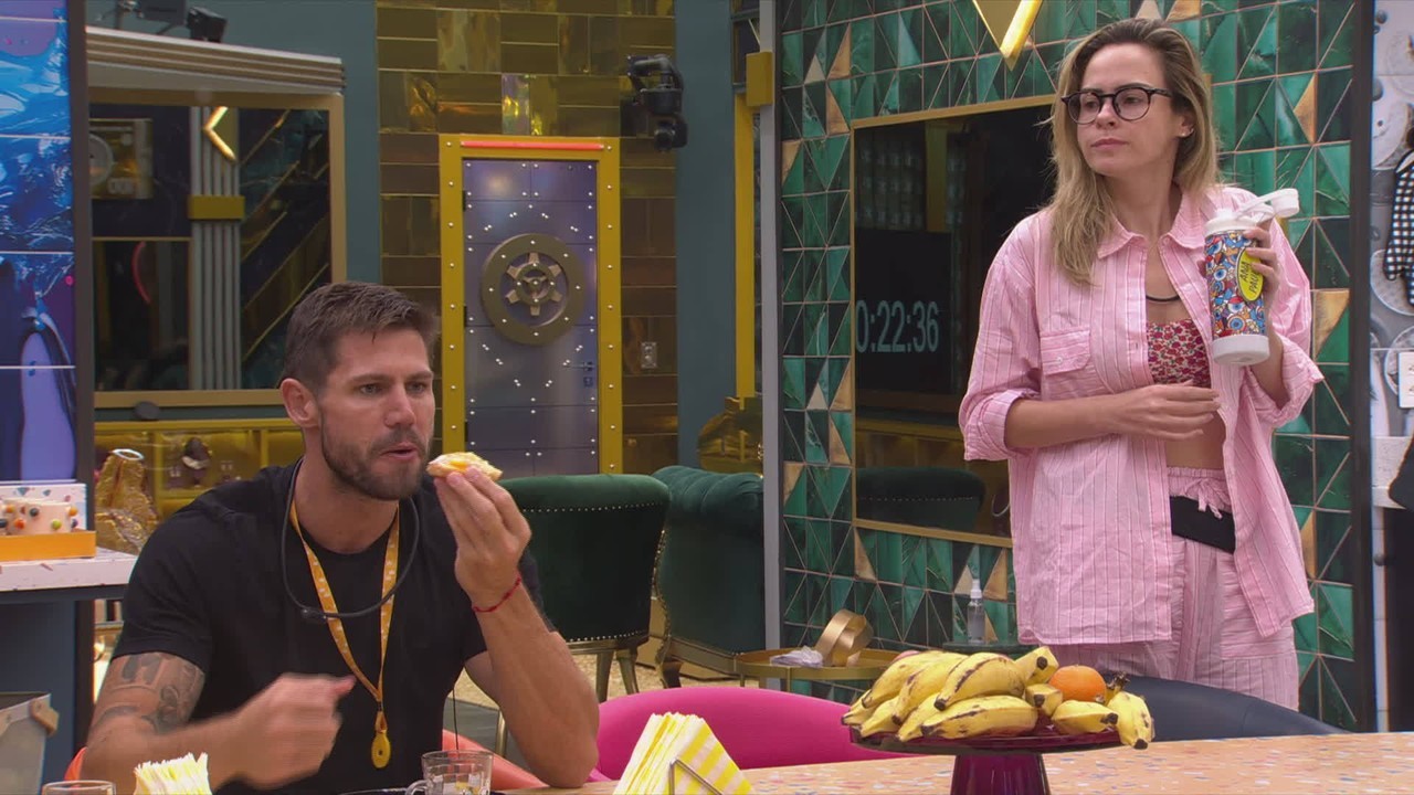 Ana Paula Renault provoca brothers, e Jonas Sulzbach ironiza: 'Um poço de educação'