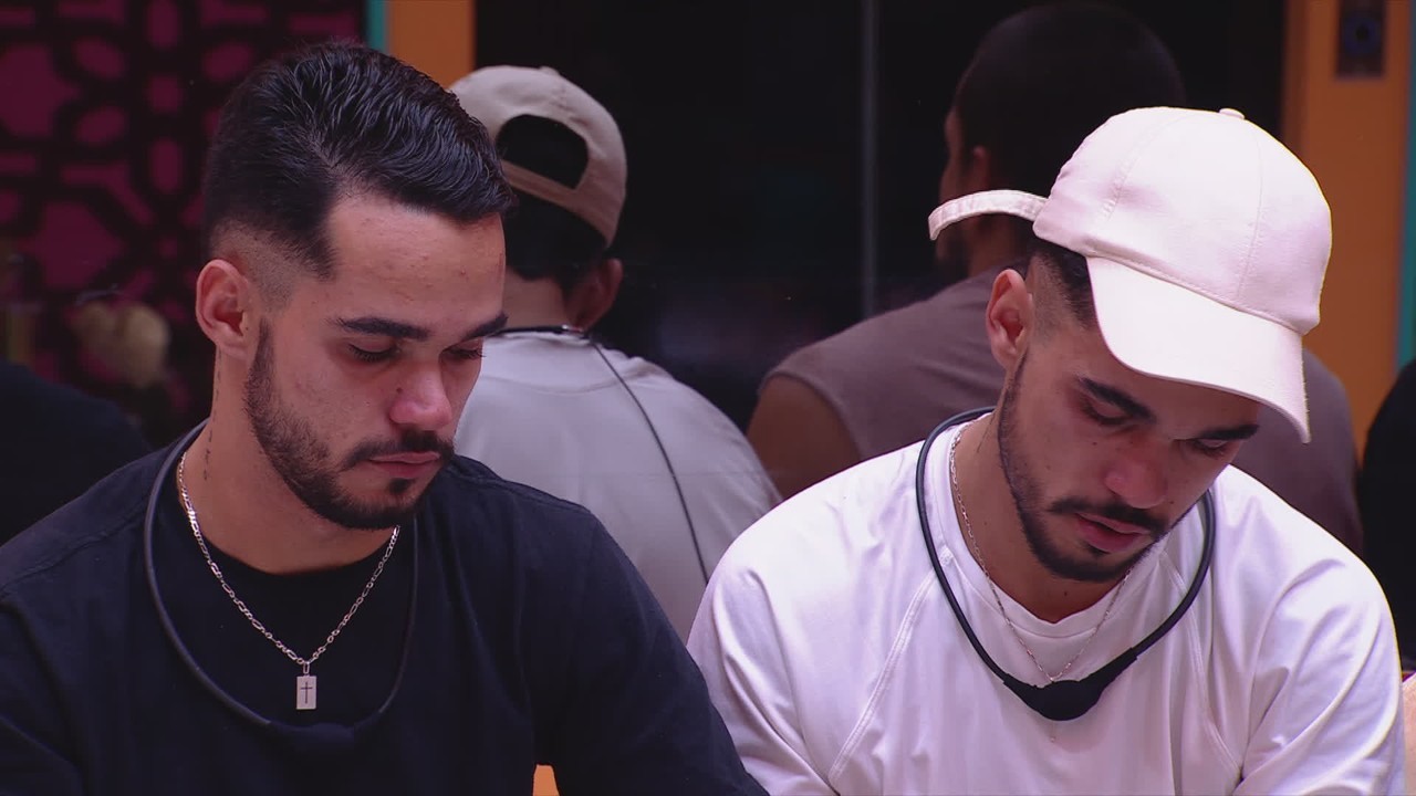 Com irmão no Paredão, João Gabriel cai no choro no BBB 25