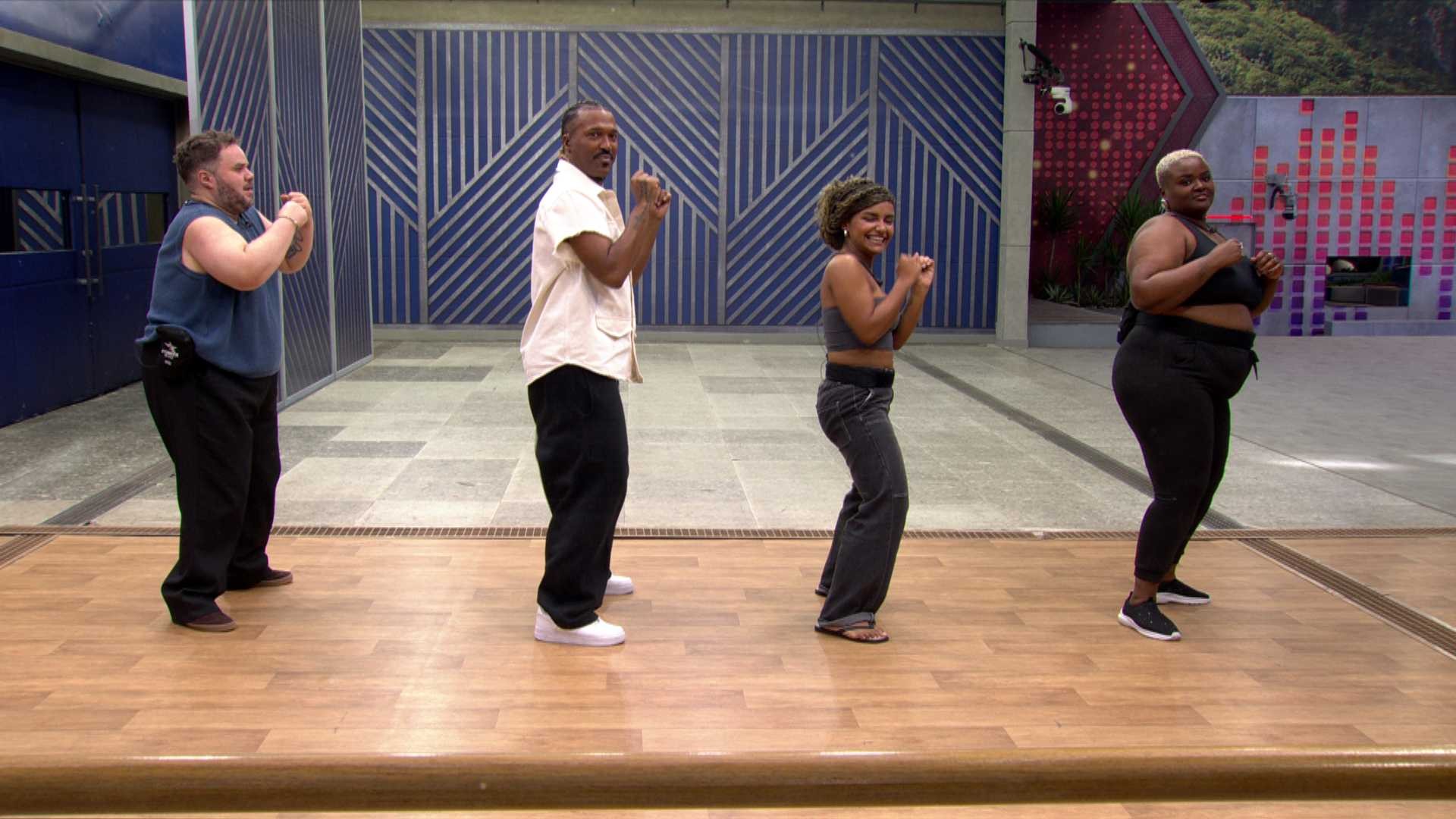 Participantes do Estrela da Casa dançam música de Ludmilla com coreógrafo da cantora