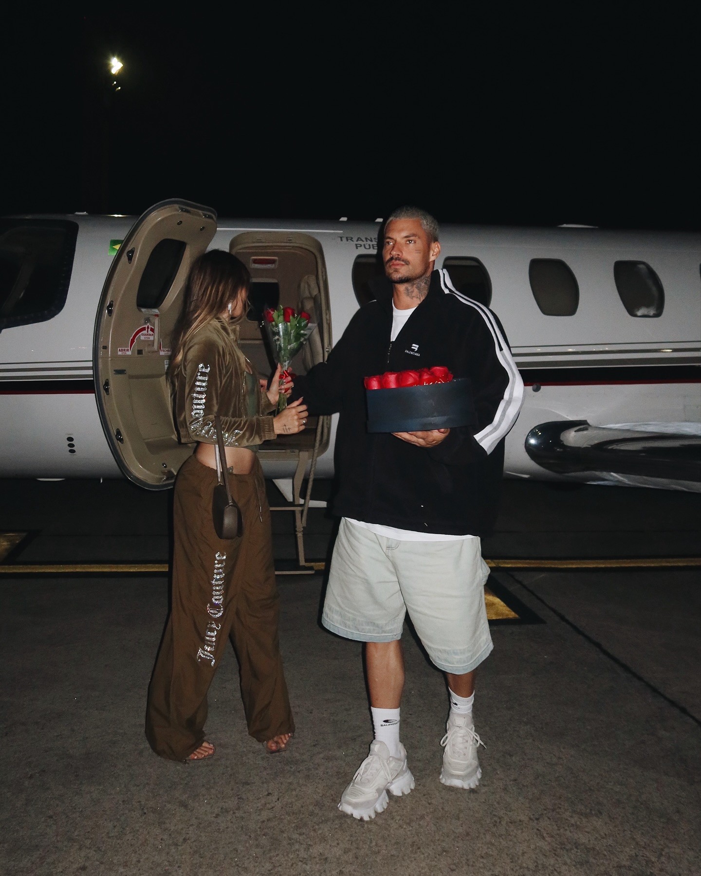 Agatha Sá compartilha fotos de noivado com Filipe Ret: 'O tempo parou'