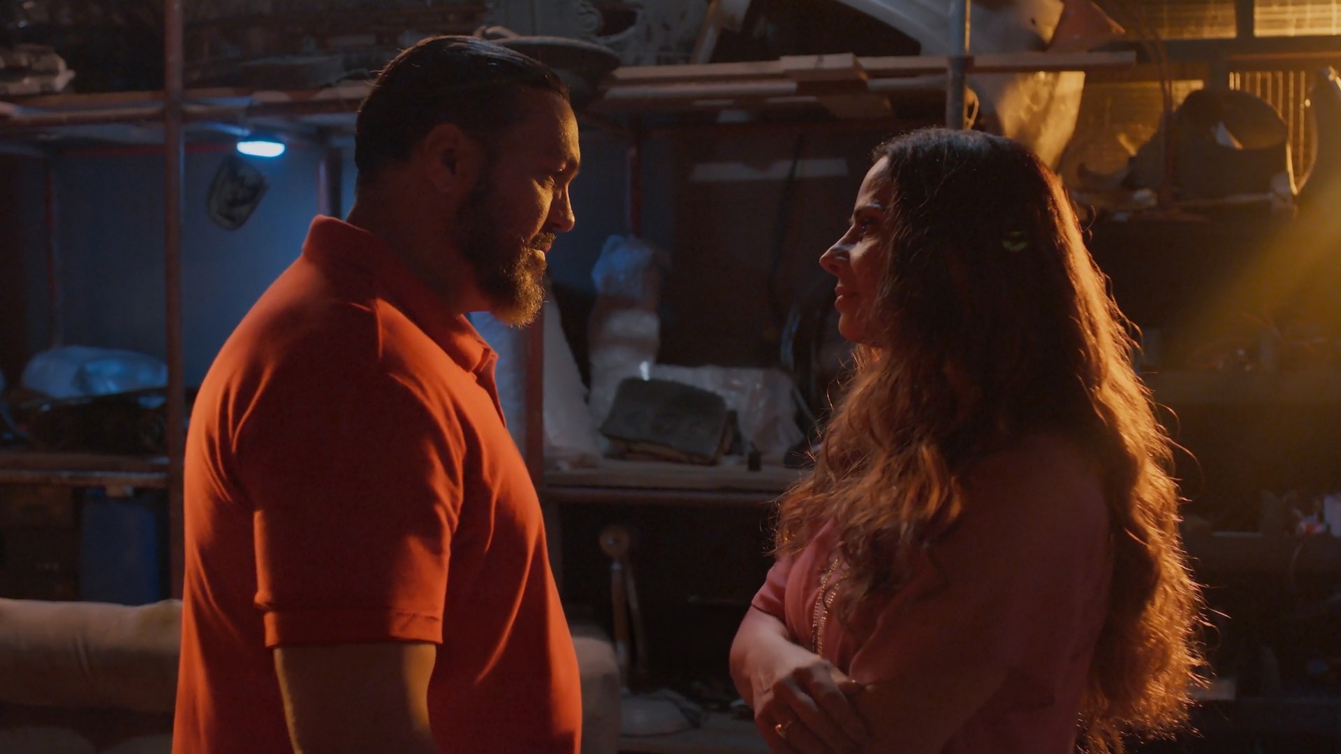 Três Graças: Consuelo e Misael se beijam em clima de reconciliação