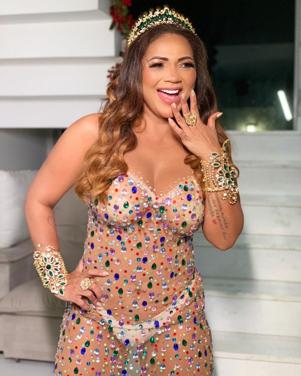Mãe de Lexa, Darlin Ferrattry usa e abusa de transparência para cair no  samba | Carnaval | gshow