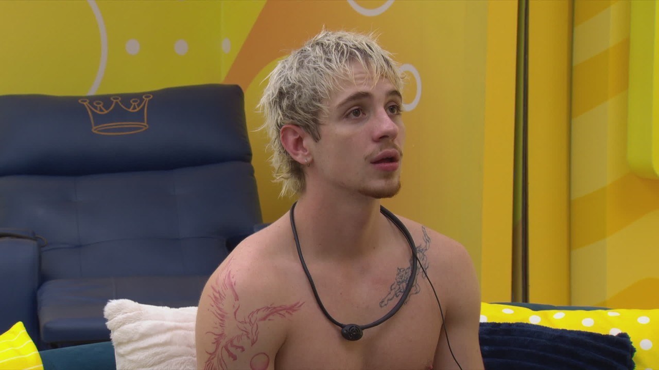 Juliano Floss aciona Central do Líder para ouvir conversa de rivais e se surpreende: 'Achei que era treta'