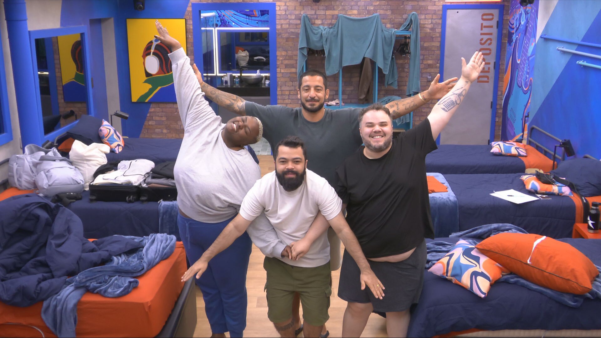 Competidores do Estrela da Casa despertam ao som da música-tema no dia da grande Final