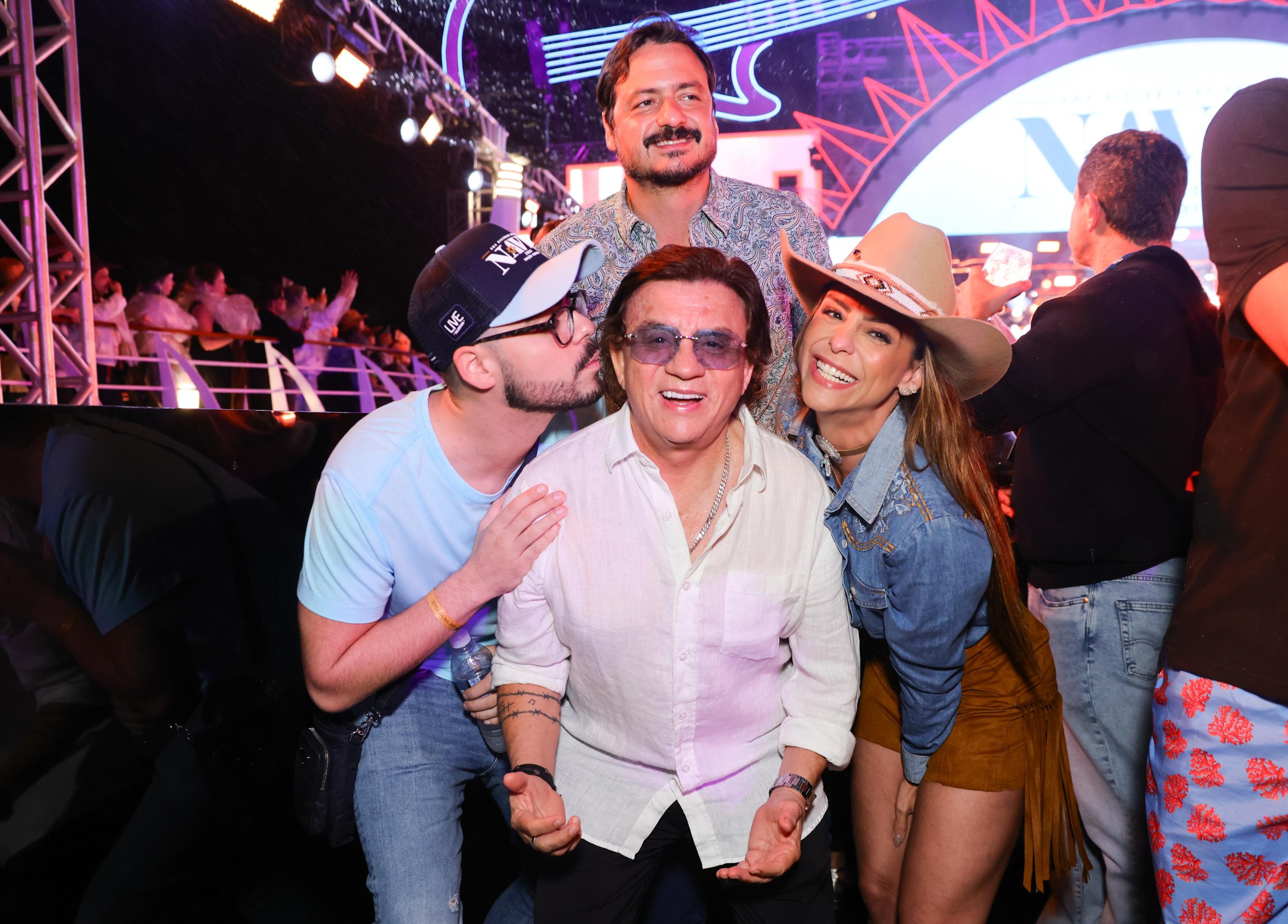 Chitãozinho reúne os três filhos e o neto no Navio Chitãozinho & Xororó