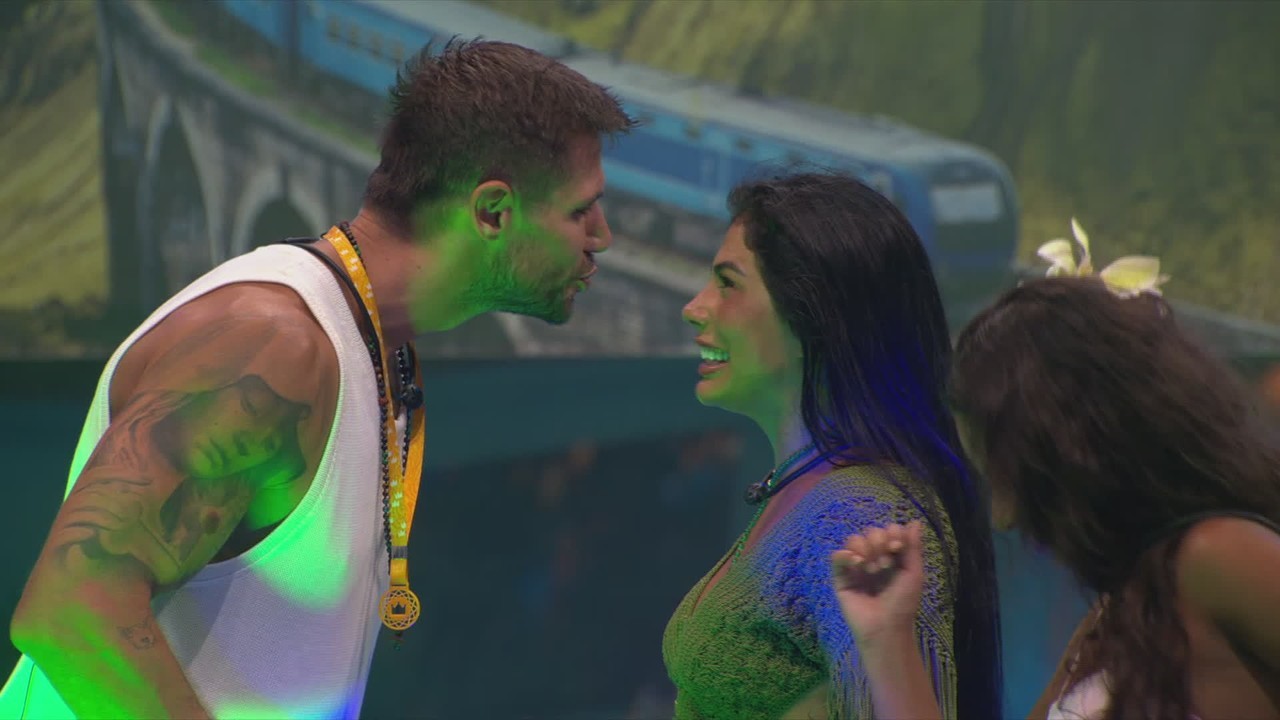 Jonas Sulzbach faz 'biquinho' para Marciele, e sister vira o rosto