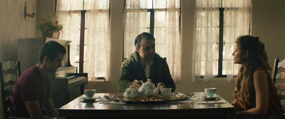 Isadora Cruz no filme de terror The Mad Hatter (O Chapeleiro do Mal) — Foto: IMDB/Divulgação