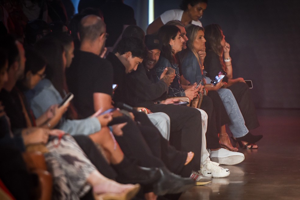 Neymar assiste à desfile de moda em São Paulo — Foto: AgNews