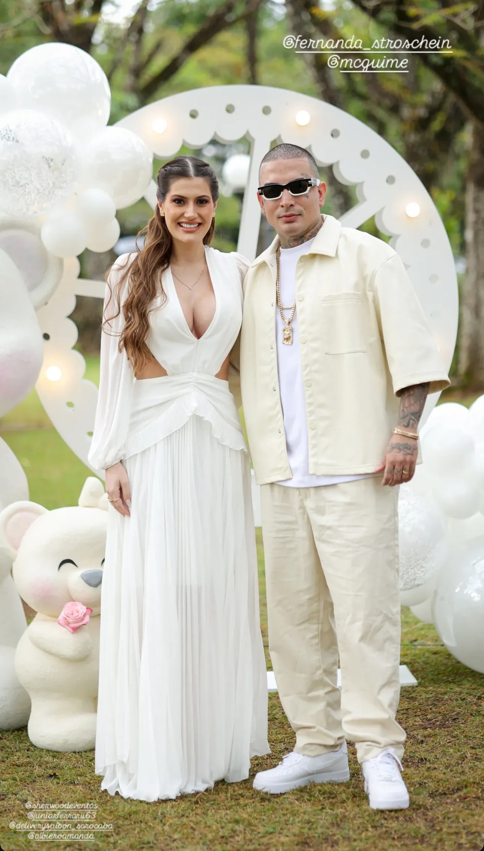 MC Guimê e Fernanda Stroschein posam juntos no chá revelação do 1º filho que esperam — Foto: Matheus Perotti