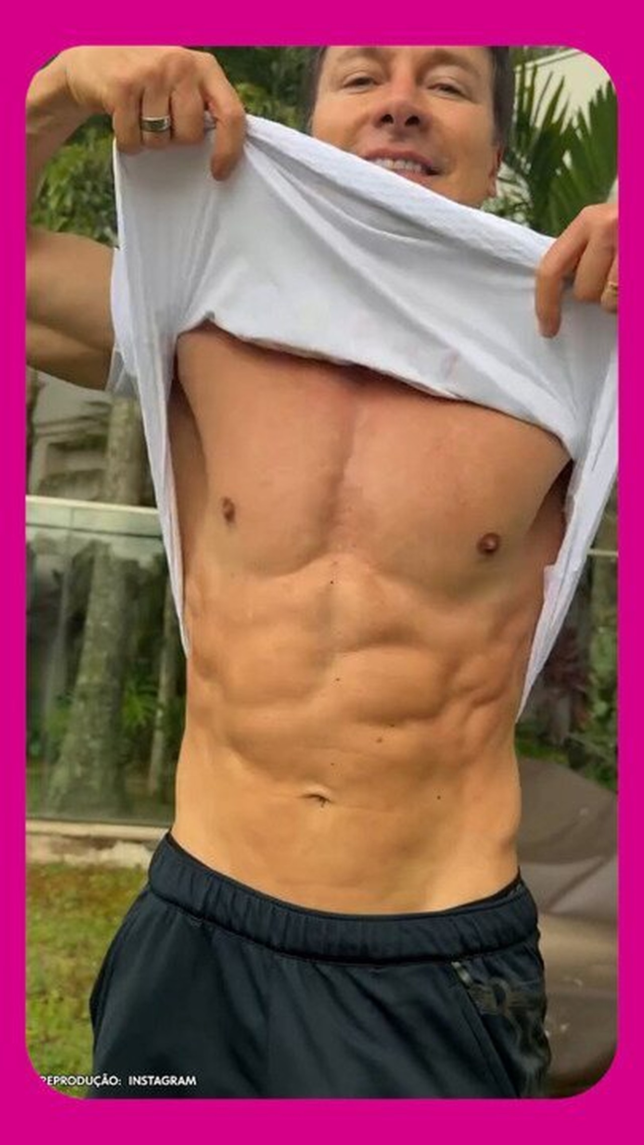 Rodrigo Faro exibe shape trincado durante treino de calistenia