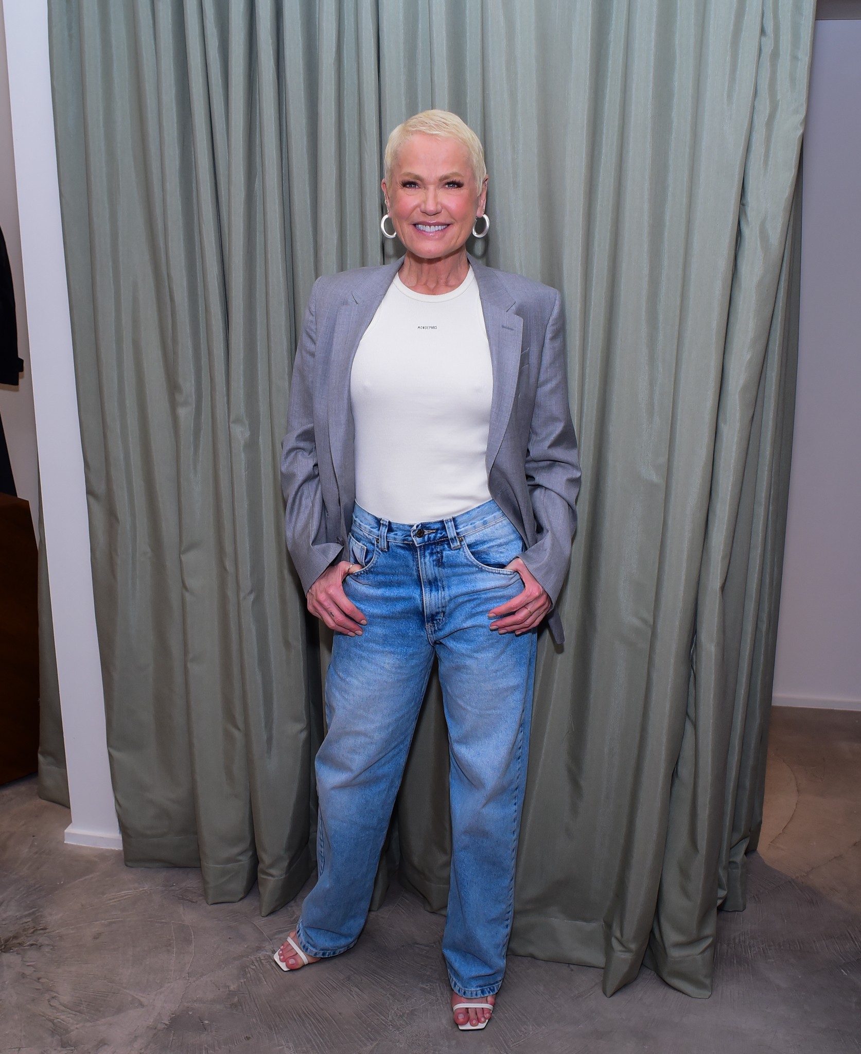 Xuxa Meneghel passa por cirurgia 'sem intercorrências' na coluna; veja o boletim médico