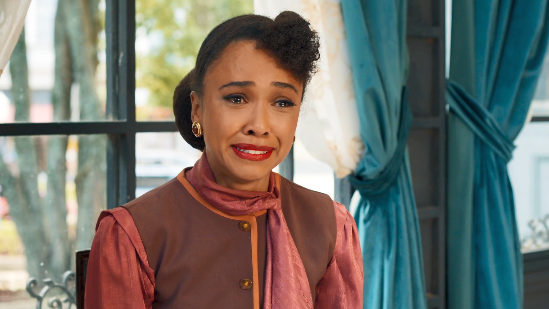 Em Êta Mundo Melhor!, Haydée se revolta com segredo do passado de Lúcio: ‘Não acredito nisso!’