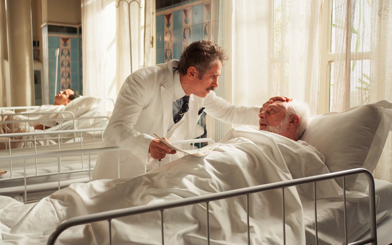 Êta Mundo Melhor!: Ernesto força Paixão a assinar testamento e resultado é desastroso