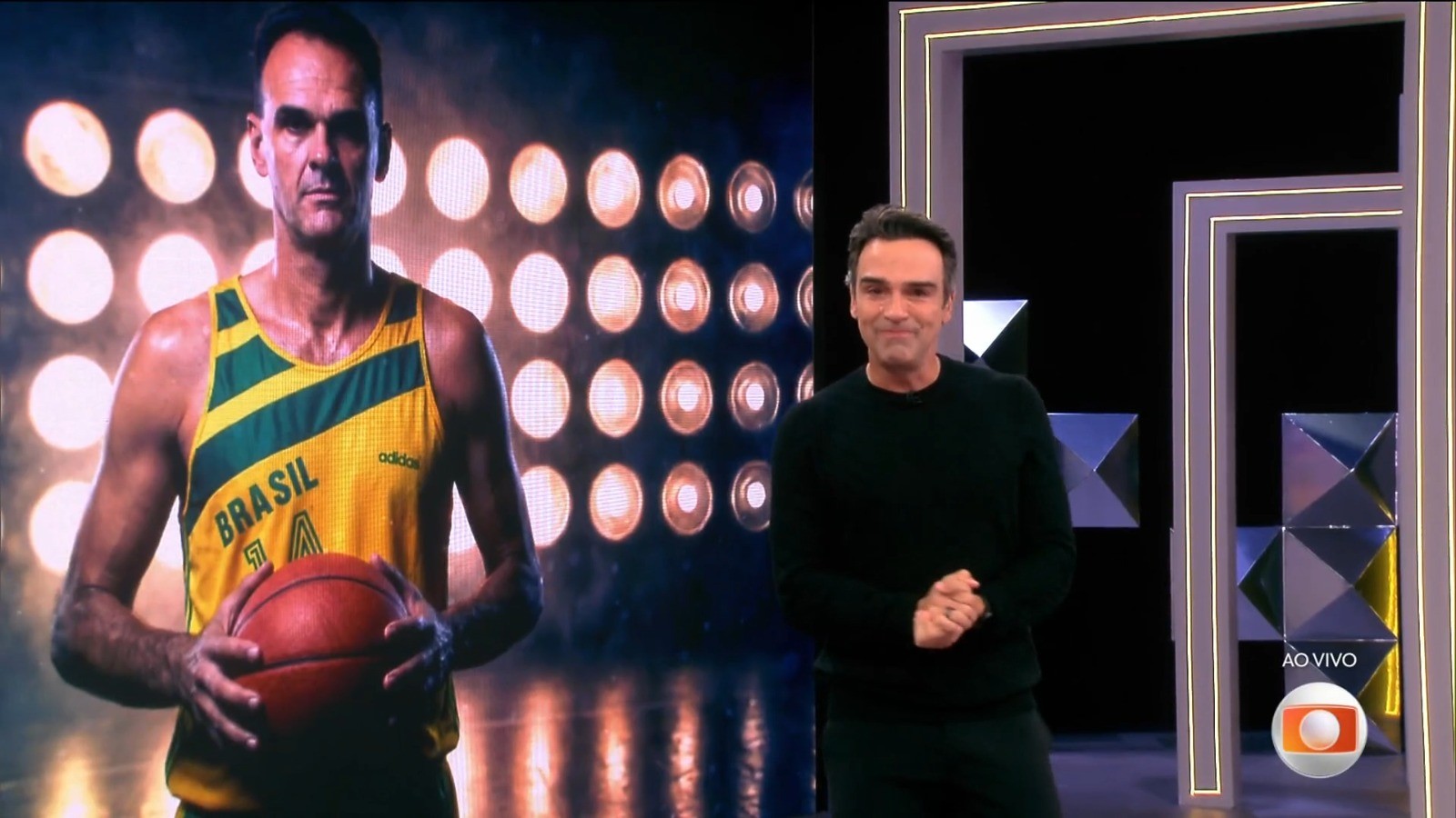 Tadeu Schmidt faz homenagem a Oscar Schmidt, se emociona e dedica programa ao irmão