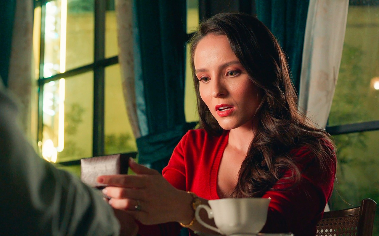 Êta Mundo Melhor!: Estela fica assustada com presente que recebe de Túlio