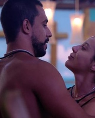 Maike declara para Renata: 'Quero namorar contigo'
