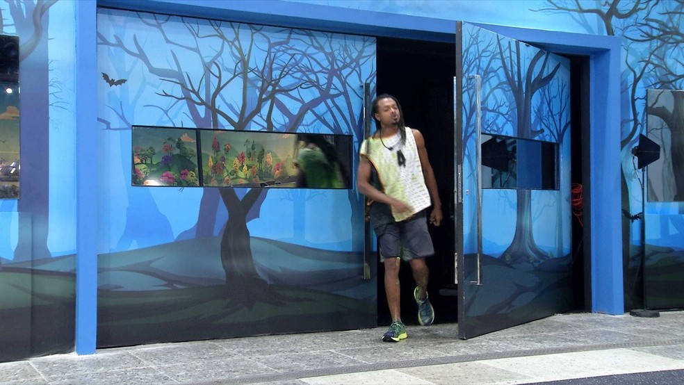 Lucas Luigi deixa a prova do Líder do BBB 24 — Foto: Globo 