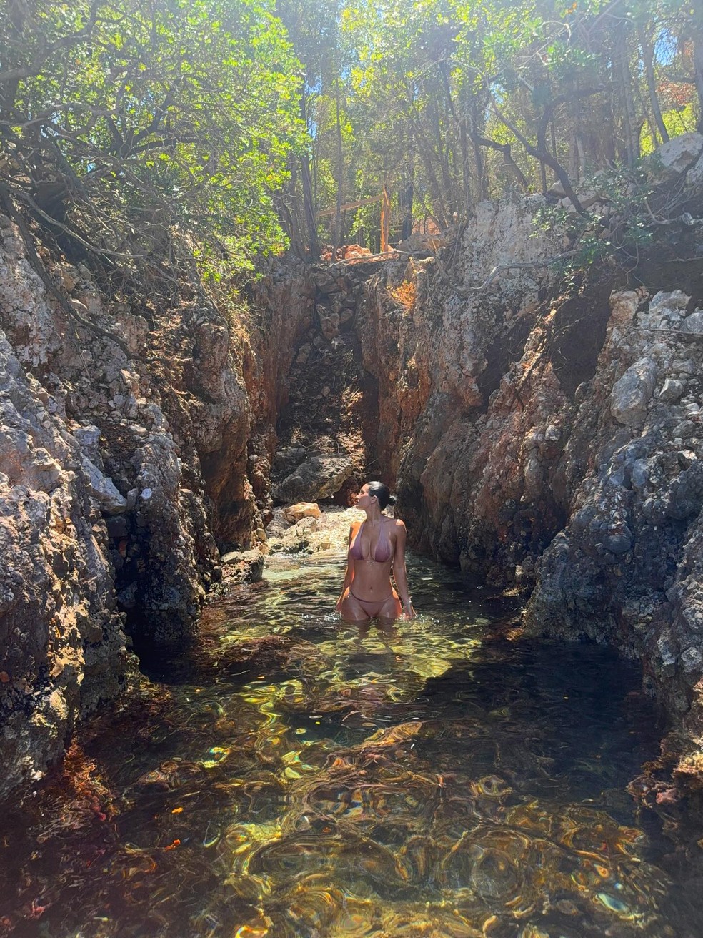 Kylie Jenner curte Grécia com amigas — Foto: Reprodução/Instagram