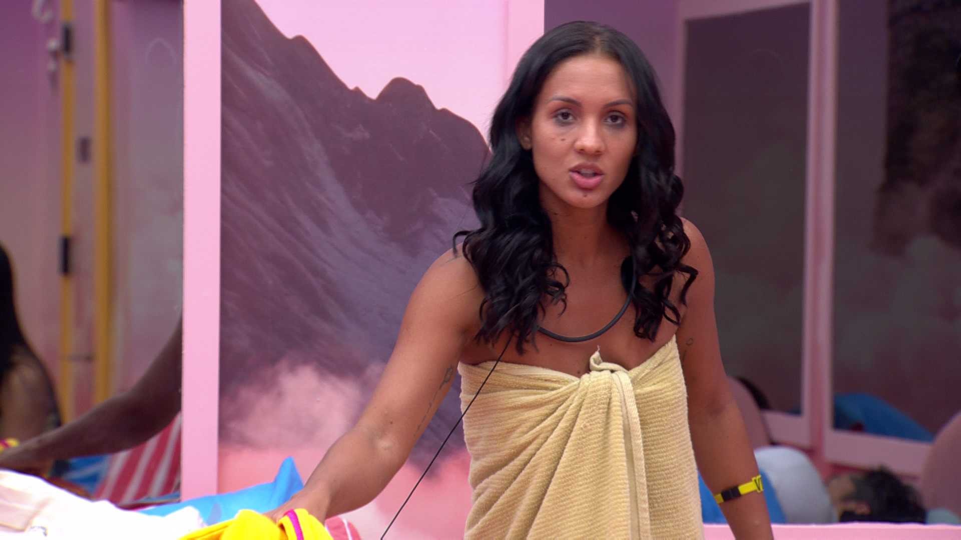 Maxiane fala de pedido de Ana Paula Renault para tarefa de casa: 'Ela quer me provocar'