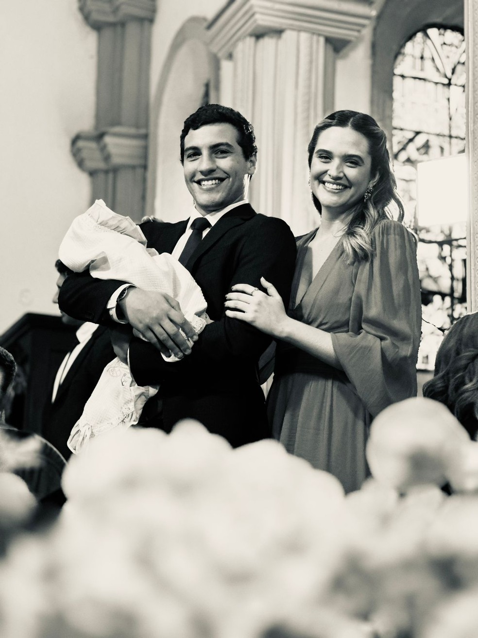 Henrique Barreira e Juliana Paiva com o bebê do casal Electra e Murilo — Foto: Jayme Matarazzo