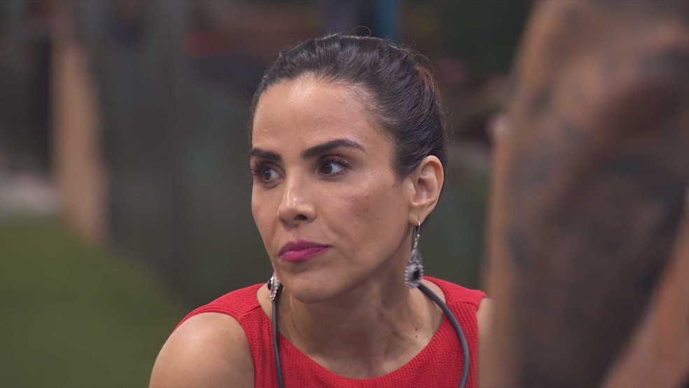 Wanessa Camargo questiona se está sendo 'justa' no jogo, e Nizam sugere que eles combinem votos: 'Ou combina ou vai embora' — Foto: Globo