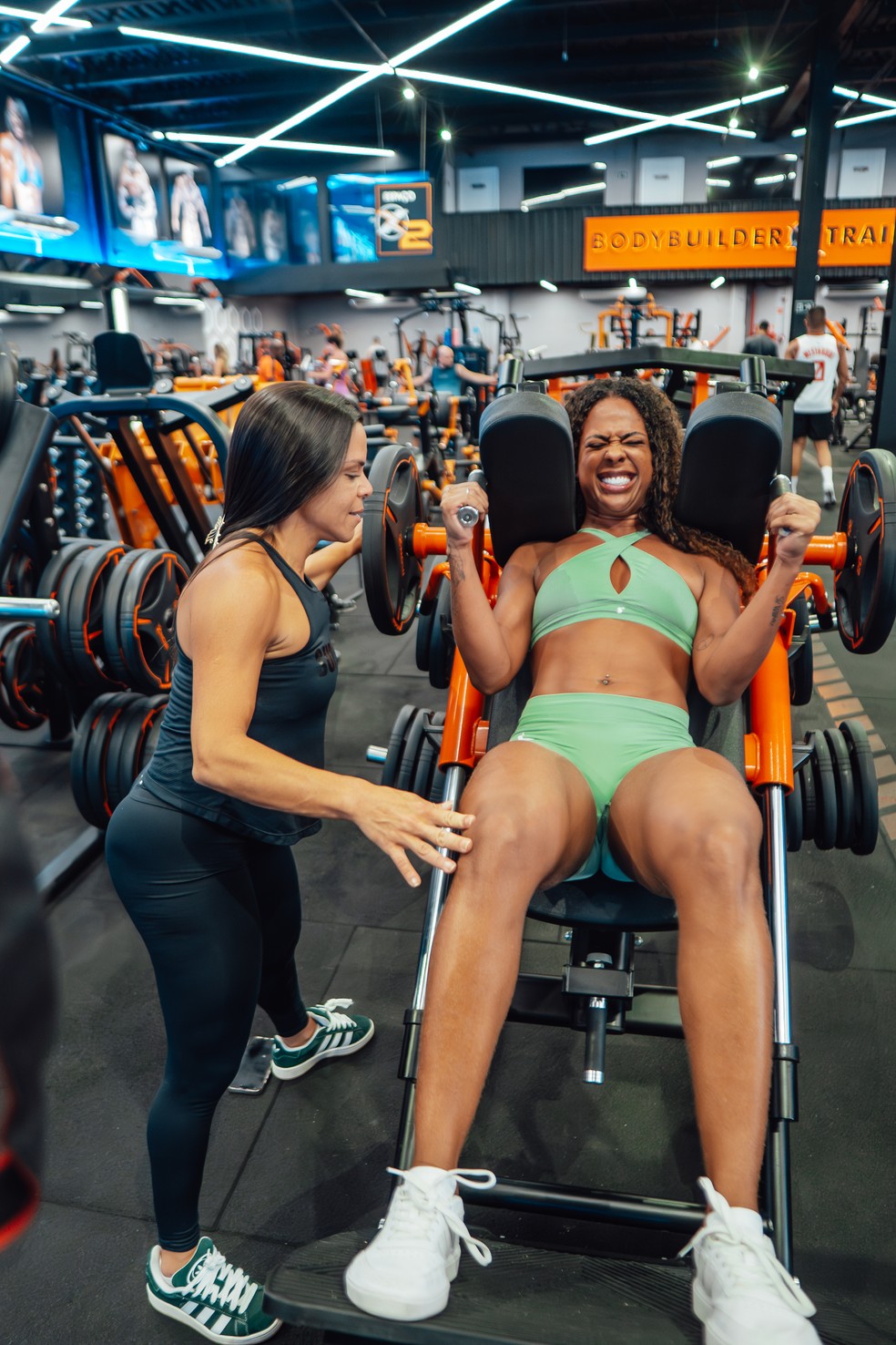 Carol Vaz e Marvvila em Escola de Musas — Foto: Wagner Rodrigues/gshow