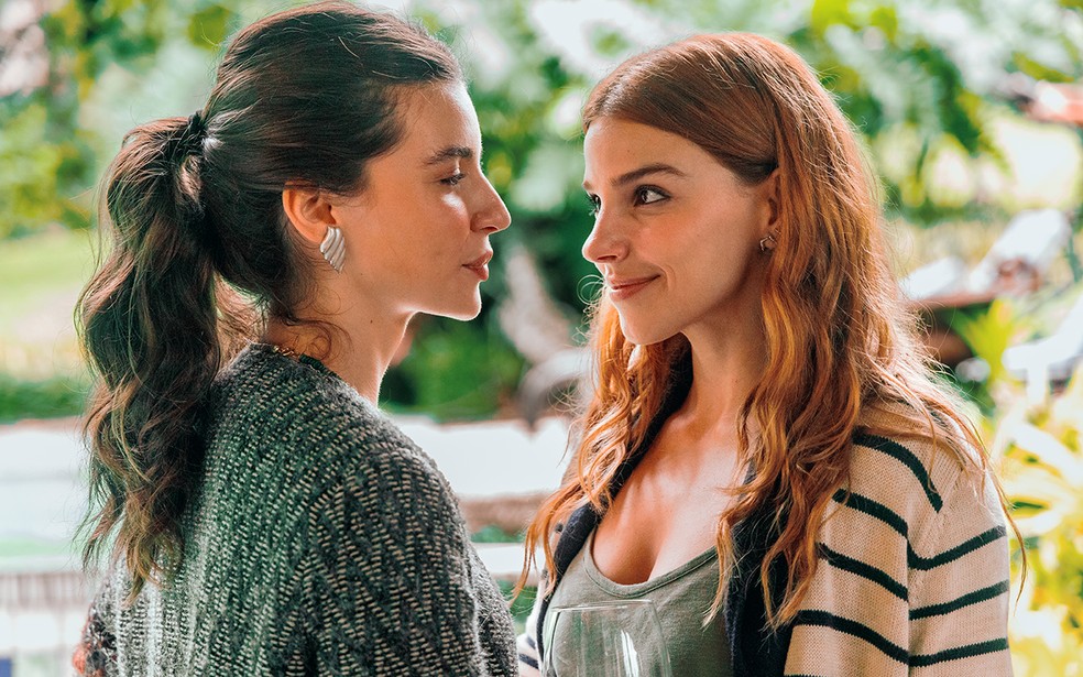 Lorena e Juquinha vão morar juntas em novelinha inspirada em Três Graças — Foto: Globo