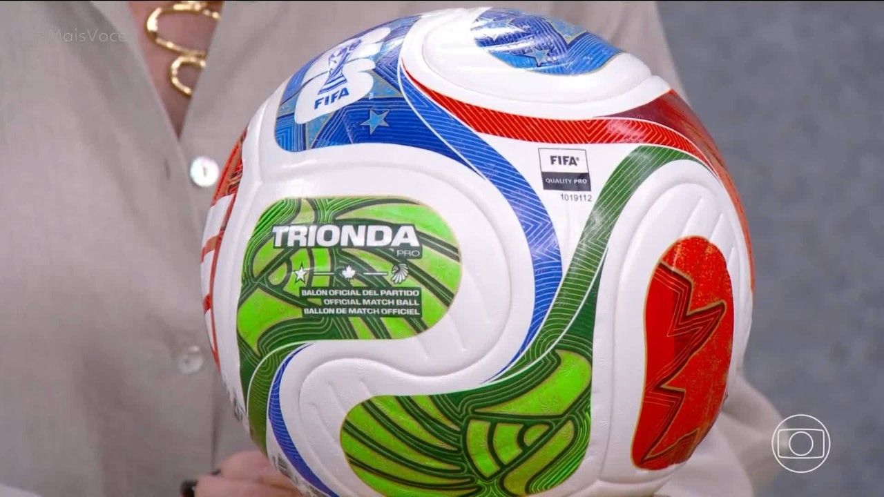 Ana Maria Braga detalha design da Trionda, bola da Copa de 2026, e brinca: 'Parece desfile de moda'