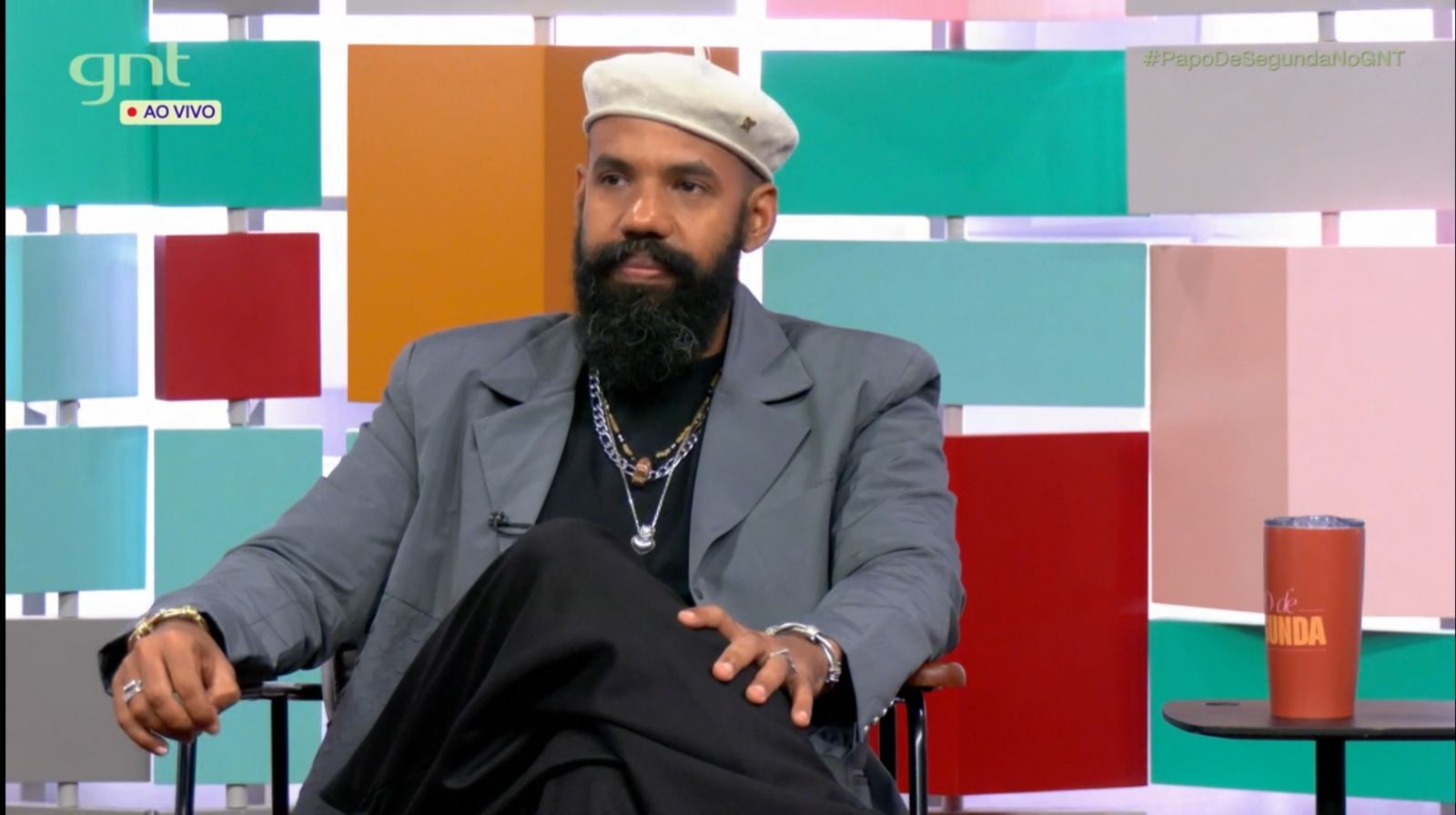 Russo Passapusso e Eduardo Sterblitch se emocionam na despedida do 'Papo de Segunda'