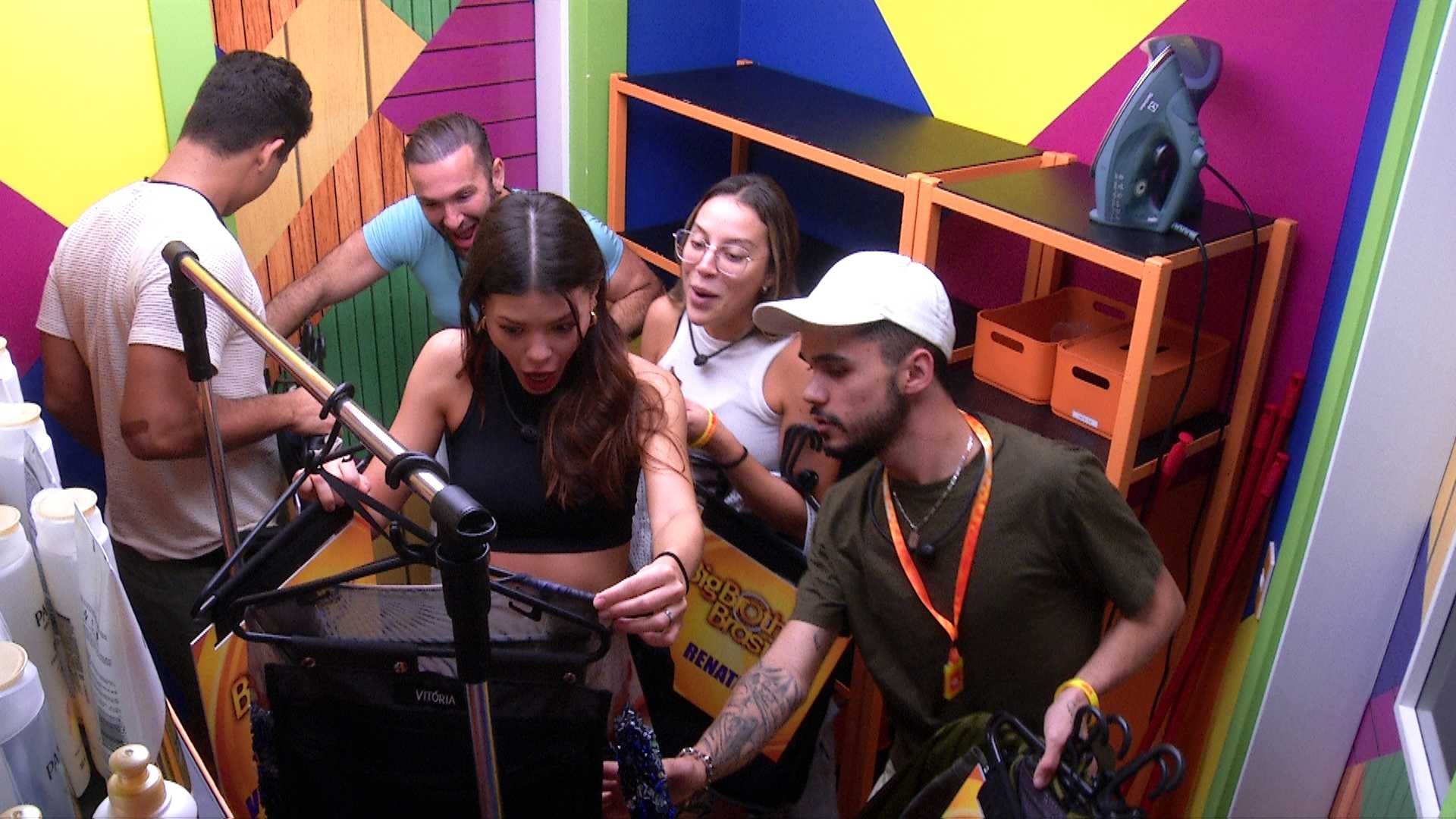 No BBB 25, Top 5 recebe figurino para jantar especial com retrospectivas da temporada