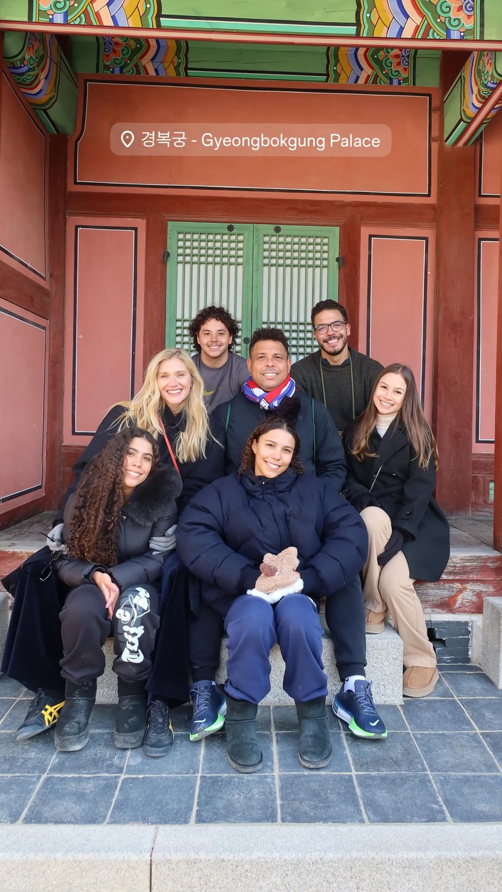 Ronaldo Fenômeno visitou a Coreia de Sul com a esposa, Celina Locks, e os quatro filhos — Foto: Instagram