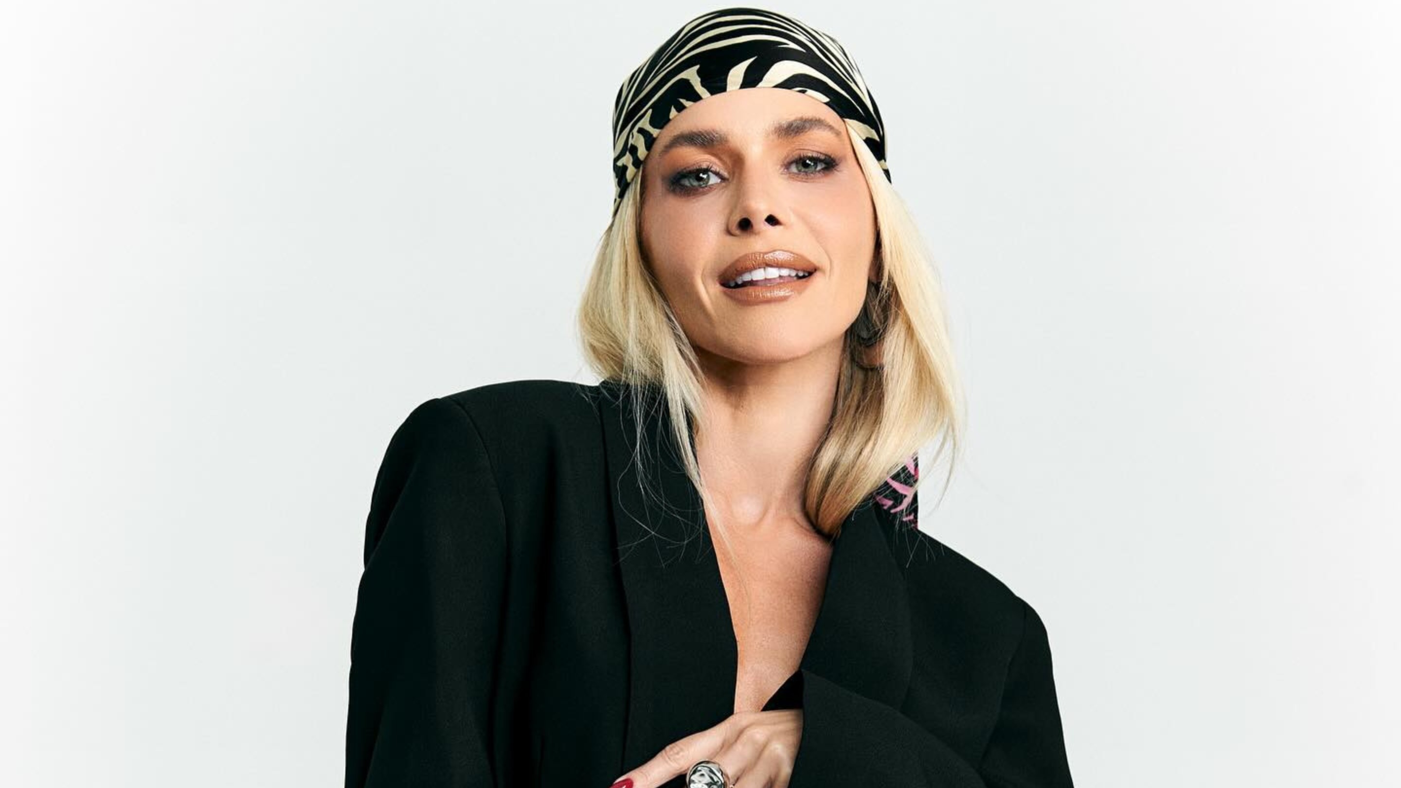 Monique Alfradique estreia gameshow de namoro e fala sobre vida pessoal: 'Escolho viver mais no off'