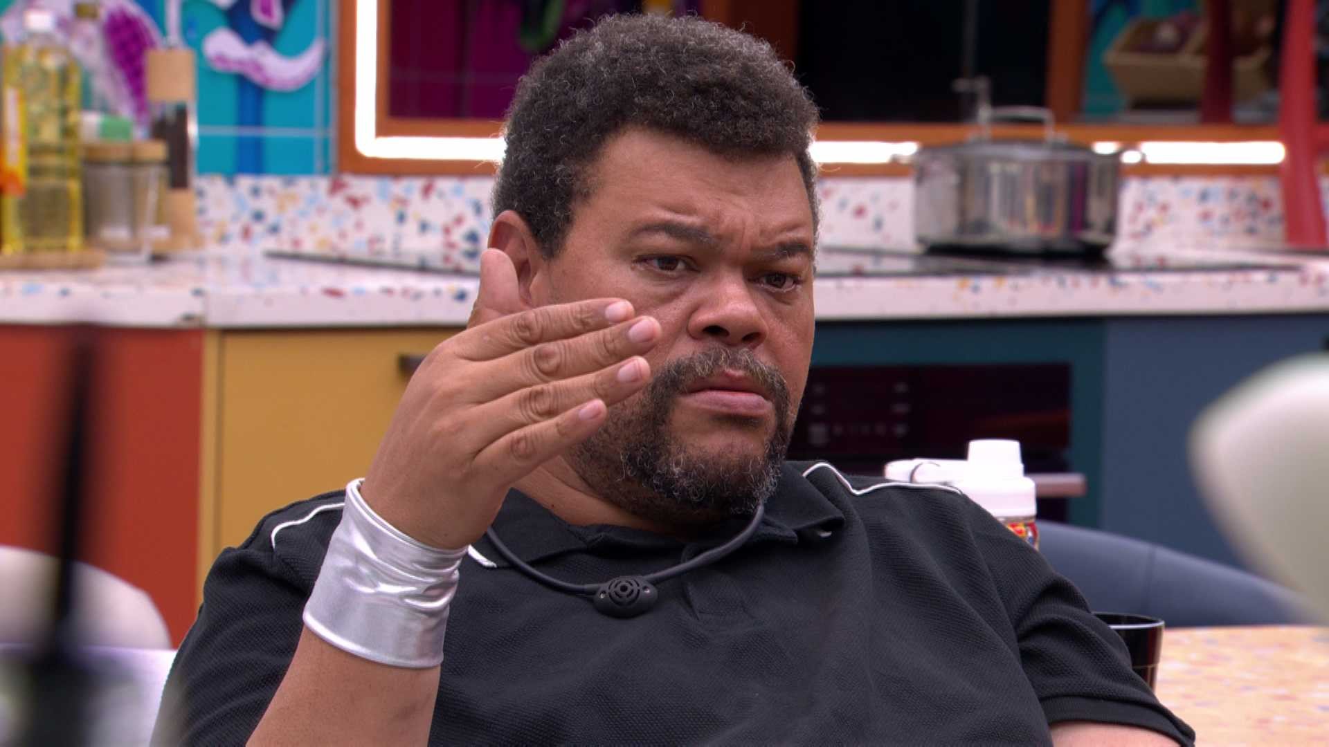 Babu Santana faz um comentário sobre Ana Paula Renault e Milena, e é repreendido por Juliano Floss: 'Vai dar mal pra você'